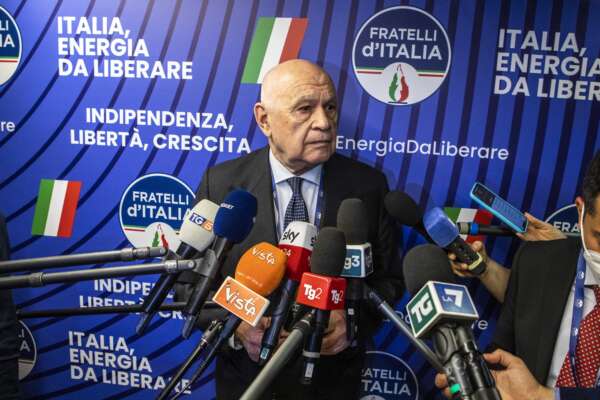 Migranti e drogati, la guerra sbagliata dell’ex pm Nordio che sogna di diventare ministro con Meloni