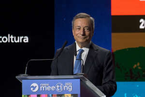 Il circo della campagna elettorale, l’Italia affonda e i partiti scaricano su Draghi: “Pensaci tu, noi combattiamo per i consensi”