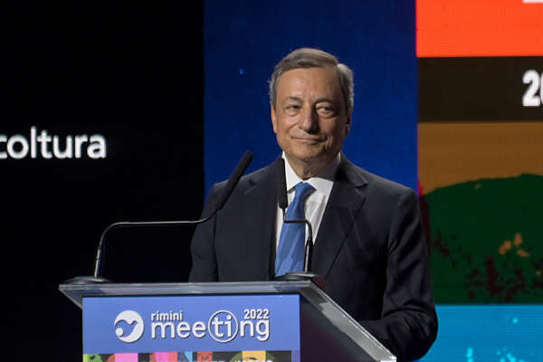 Il circo della campagna elettorale, l’Italia affonda e i partiti scaricano su Draghi: “Pensaci tu, noi combattiamo per i consensi”