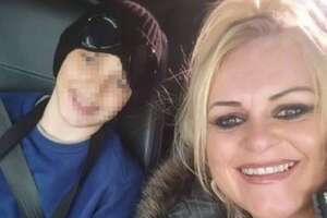 “Archie non deve morire, non staccate i macchinari”: i genitori del 12enne in coma vogliono portarlo in Italia