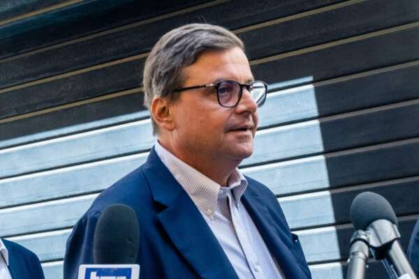 Calenda sfida tutti, la proposta a Letta, Meloni e Conte: “Serve un confronto tv”