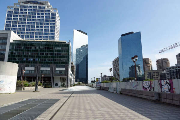 Una torre nel degrado, così il progetto di De Luca per la città è incompiuto già in partenza