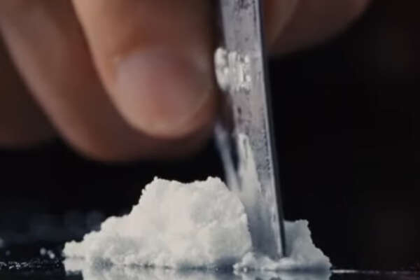 Cos’è la cocaina rosa, morto 14enne per un mix con bevanda energetica: gli amici ridevano. La ‘Tusi’ costa 400 euro a dose ma è boom tra i giovanissimi