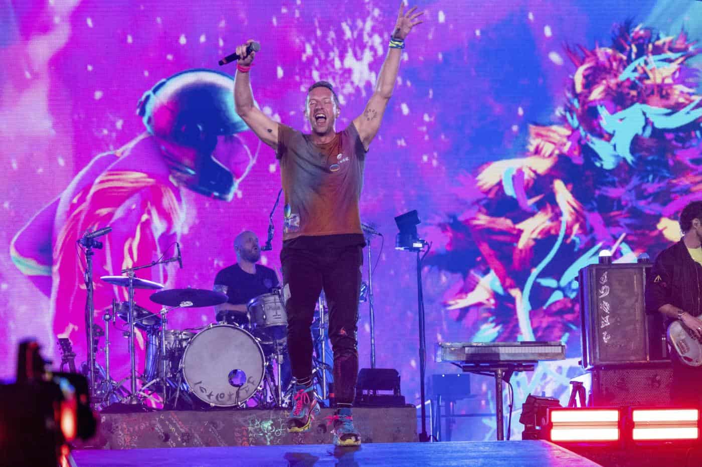 I Coldplay tornano in Italia, il tour fa tappa a Napoli: concerto evento allo Stadio Maradona