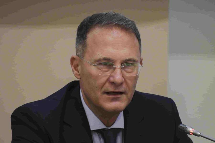 Edmondo Cirielli e il delirio sulla Cartabia: “Pensa solo ai delinquenti in carcere, togliamo i benefici ai detenuti”