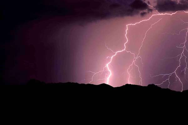 Fulmine colpisce tre ragazzi sul Gran Sasso, uno è grave: “Un bagliore nella nebbia poi si è accasciato”