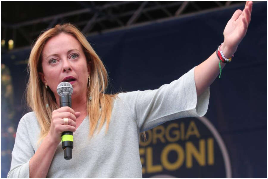 Il ‘fascino’ della Meloni ammalia il Corriere, il revisionismo di Galli della Loggia che confonde squadristi e partigiani