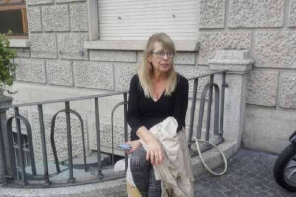 La candidata ‘filo-Putin’ capolista a Caserta con Calenda: per Modestino “Macron fattorino” e von der Leyen “sguattera”