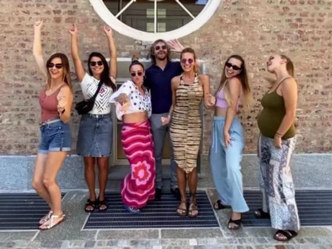 Pavel Nedved come Sanna Marin, i video del festino privato dati in pasto ai social