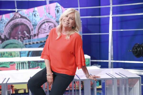 Rita Dalla Chiesa dal Grande Fratello Vip al Parlamento, Berlusconi la piazza in Forza Italia tra le polemiche