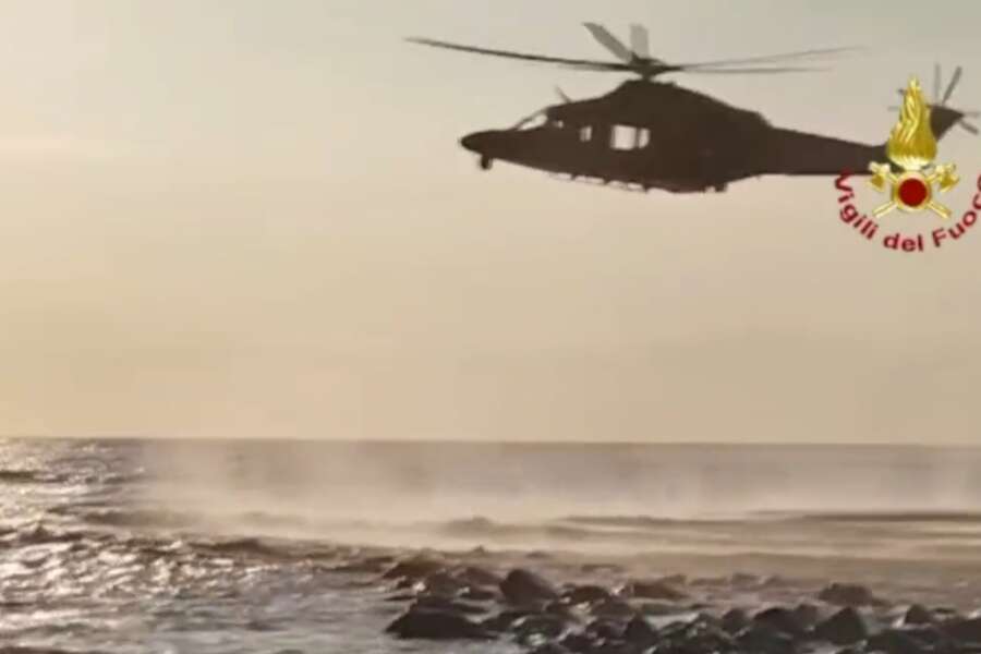 Mattia disperso in mare per 9 ore, sopravvissuto aggrappato a un tronco: “Ho pensato alla mia famiglia”