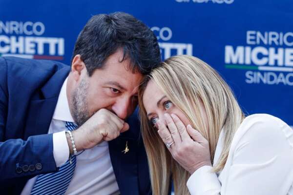 Meloni e la ‘grana’ Salvini, niente ministero dell’Interno per il leader della Lega: Giorgia vuole ‘neutralizzare’ l’alleato scomodo Meloni e la ‘grana’ Salvini, niente ministero dell’Interno per il leader della Lega: Giorgia vuole ‘neutralizzare’ l’alleato scomodo