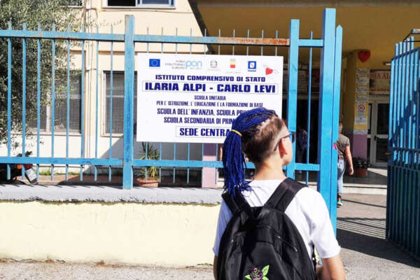 Dispersione scolastica e devianza, la preside di Scampia: “A 15 anni già capifamiglia, inutile togliere figli ma affiancare i genitori”