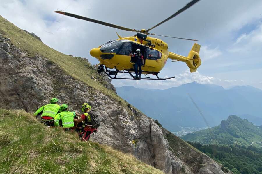 Precipita in un burrone e muore a 30 anni: cercava di recuperare il cellulare della fidanzata
