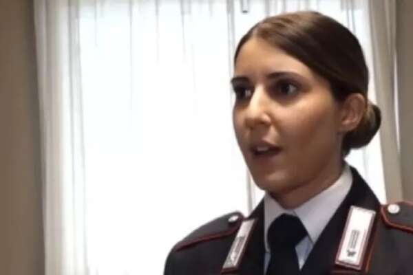 Donna salvata dal suicidio, la carabiniera Sonia: “Aveva già una gamba fuori la ringhiera, sono riuscita a creare empatia”