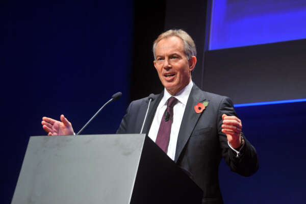 Il mercato, la crisi e la mano invisibile: politica serva del capitalismo invoca lo Stato quando tutto va male 