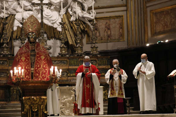 Foto LaPresse – Fabio Sasso
16 Dicembre 2020 , Napoli (Italia)
Cronaca
Celebrazione al Duomo di Napoli per il miracolo di San Gennaro 
Nella Foto  monsignor Vincenzo De Gregorio
 
Photo Lapresse – Fabio Sasso
December 16,  2020 , Naples – Italy 
news
Celebration at the Cathedral of Naples for the miracle of San Gennaro 
In the pic monsignor Vincenzo De Gregorio