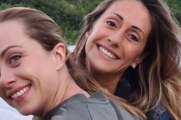 Aborto, Arianna Meloni: “Mia sorella Giorgia è con le donne. Salvini e Berlusconi accetteranno sua leadership” Aborto, Arianna Meloni: “Mia sorella Giorgia è con le donne. Salvini e Berlusconi accetteranno sua leadership”