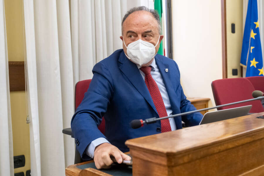 Maxi Gratteri, blitz elettorale: manette a valanga e show con i media