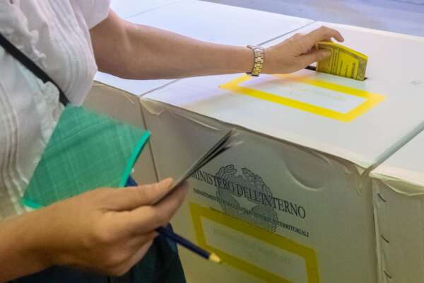 Chi votare a sinistra contro questa destra, perché bisogna cercare di votare bene o almeno benino…