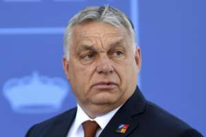 “Ungheria non è più una democrazia”, il Parlamento europeo condanna Orbán: ma Lega e FdI votano contro
