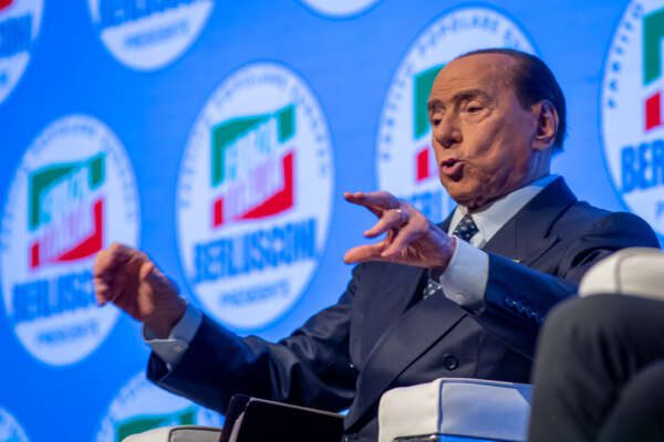La gaffe di Berlusconi: Putin e le persone per bene per Kiev