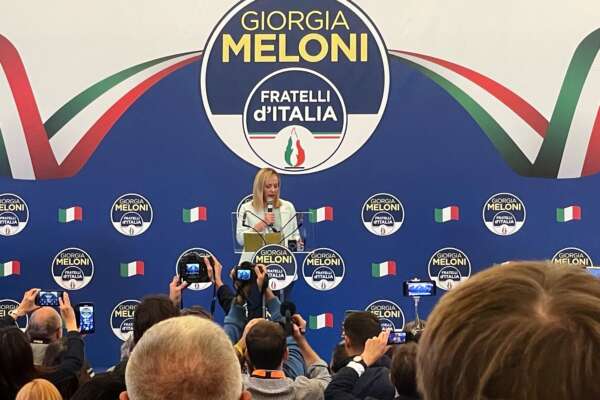 Meloni trionfa e cita San Francesco: “Ci davano per spacciati, grazie a Salvini e Berlusconi: ora è tempo di responsabilità” Meloni trionfa e cita San Francesco: “Ci davano per spacciati, grazie a Salvini e Berlusconi: ora è tempo di responsabilità”