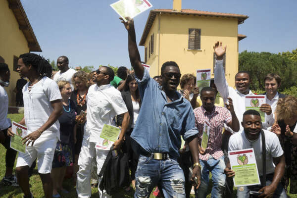 I migranti vanno accolti anche senza un lavoro fisso