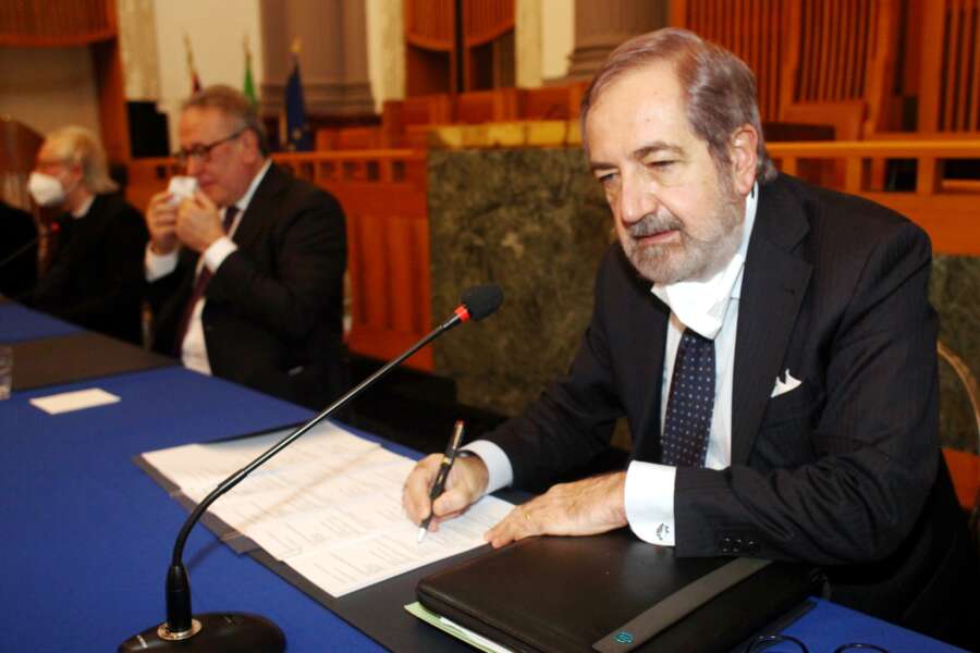 Il plenum asfalta Riello: “Il tuo ricorso è infondato”