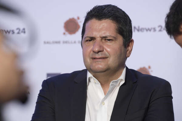 “La sinistra ha abbandonato la povera gente ma Calenda rischia di far vincere gli sfasciacarrozze della destra”, parla Marco Bentivogli “La sinistra ha abbandonato la povera gente ma Calenda rischia di far vincere gli sfasciacarrozze della destra”, parla Marco Bentivogli