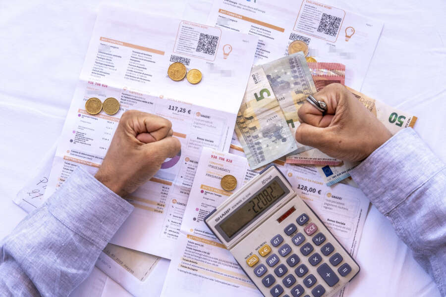 Il caro energia in una società consumistica nella quale viviamo ammazza tutti, nessuno escluso