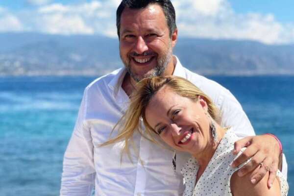 Banalizzazione della campagna elettorale, cittadini sedotti da falsità: così la destra punta a vincere