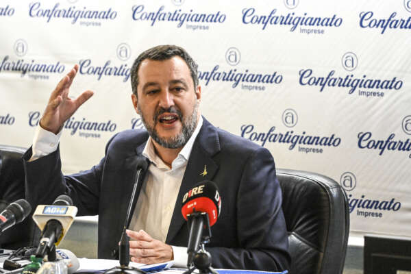 Soldi russi ai partiti, l’Italia non è coinvolta ma si infiamma la campagna elettorale