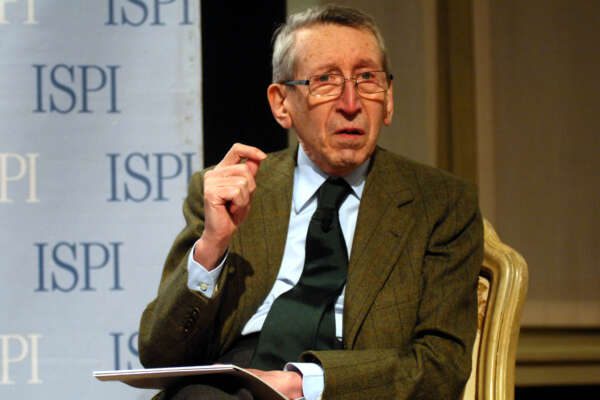 “Le sanzioni alla Russia sono un atto di guerra”, intervista a Sergio Romano “Le sanzioni alla Russia sono un atto di guerra”, intervista a Sergio Romano