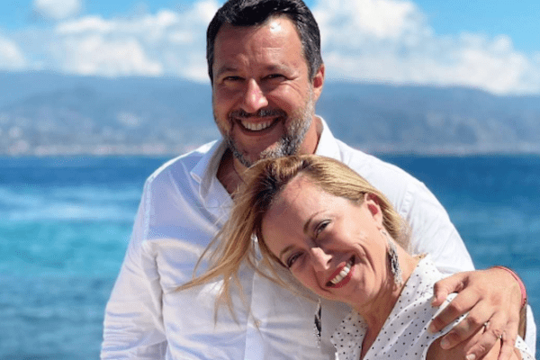 Meloni, la lista dei ministri e il piano per ‘spegnere’ Salvini che attacca i dem: “Bonaccini fa le scarpe a Letta”