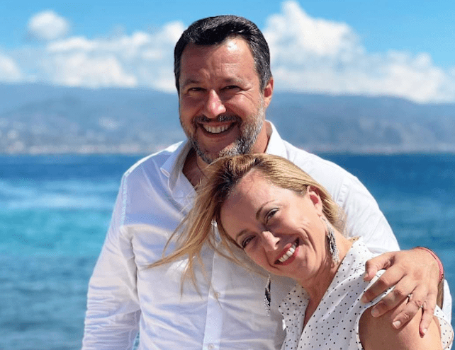 Meloni, la lista dei ministri e il piano per ‘spegnere’ Salvini che attacca i dem: “Bonaccini fa le scarpe a Letta”