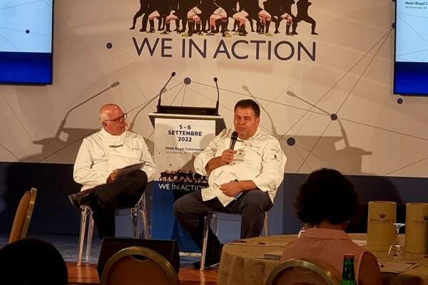 Il Pascale fa scuola con la teoria del gioco di squadra: al meeting presente anche lo chef Gennaro Esposito