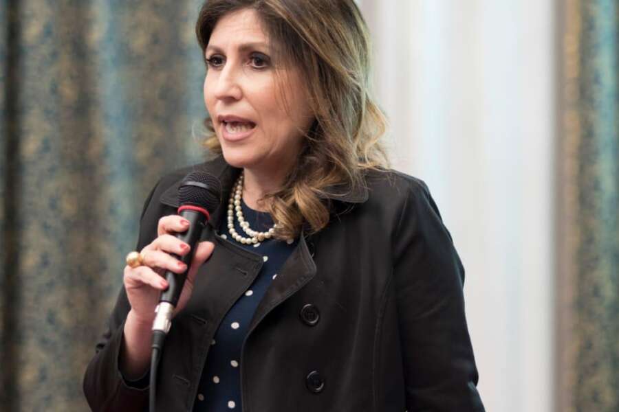 Giovani e bullismo, la mamma di Arturo: “Vita reale camuffata e genitori che pensano ad altro”