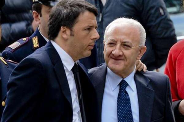 Renzi asfalta De Luca: “Il suo Pd ora vota Di Maio, pagherei per vedere un suo comizio”