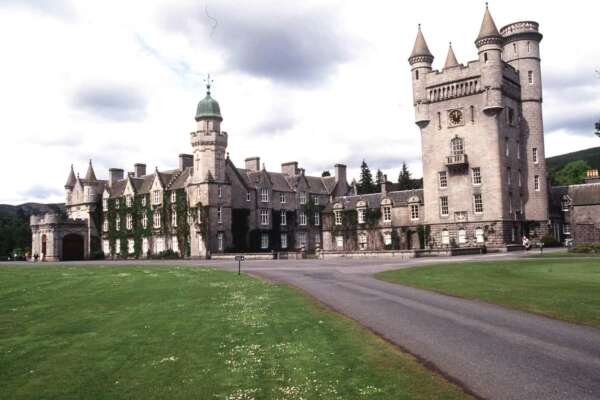 Castello di Balmoral, foto e curiosità sulla residenza estiva privata della Regina Elisabetta
