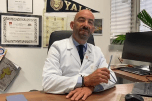 Covid, contagi di Eris in aumento. Bassetti nel suo nuovo libro: “Troppe falsità in Rete”