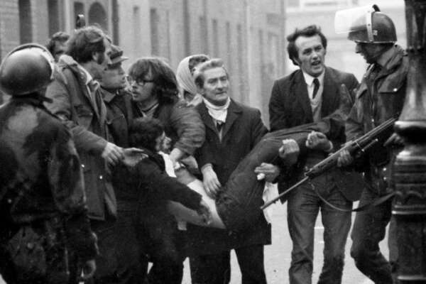 Bloody Sunday, la Regina Elisabetta e le responsabilità della strage che insanguinò l’Irlanda