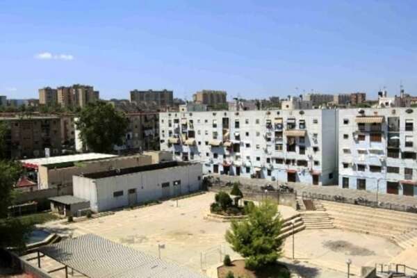 Blitz nelle case popolari, gli sfratti della camorra: “Chiavi a noi, andate via”, madre e figlio disperati