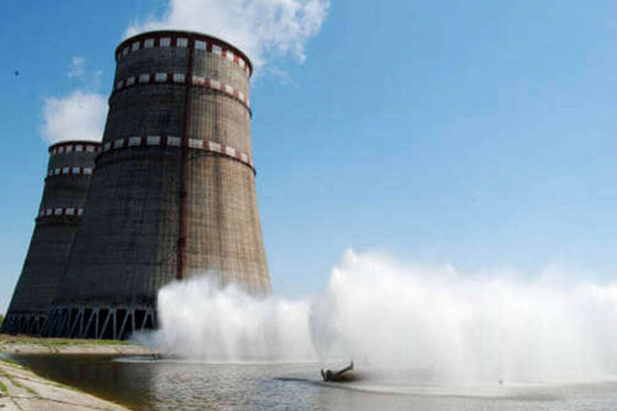 Droni sulla centrale atomica di Zaporizhzhia: Russia e Ucraina si accusano a vicenda. L’allarme dell’AIEA dopo il sopralluogo