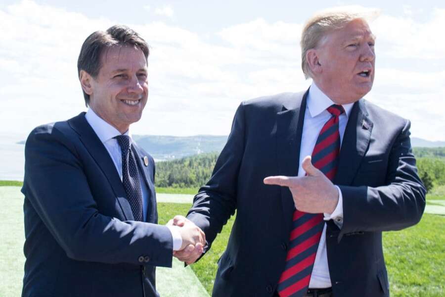 Conte e l’endorsement di Trump, Donald imbarazza Giuseppi e la sua svolta “a sinistra” per il voto