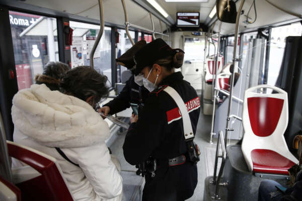 Mascherine addio, da ottobre via gli ultimi obblighi: dove non saranno più necessarie