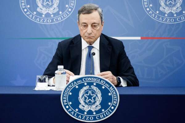 “L’ottimismo di Draghi sulla crisi è incomprensibile, gli italiani devono essere consapevoli dei problemi”, intervista allo storico Salvadori “L’ottimismo di Draghi sulla crisi è incomprensibile, gli italiani devono essere consapevoli dei problemi”, intervista allo storico Salvadori