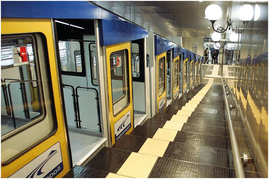 Funicolare chiusa e impalcature volanti, Napoli è la città del disagio quotidiano