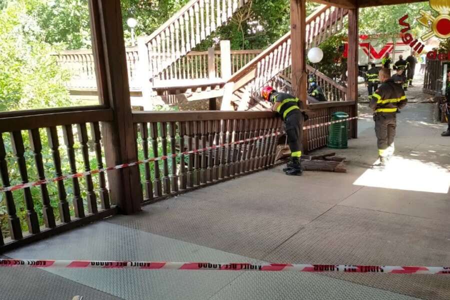 Paura a Roma, crolla scalinata del Globe Theatre a Roma: feriti studenti e adulti