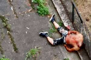 Caso Hasib Omerovic, la versione del poliziotto della perquisizione: “Si è buttato da solo dalla finestra, c’è un video” Caso Hasib Omerovic, la versione del poliziotto della perquisizione: “Si è buttato da solo dalla finestra, c’è un video”